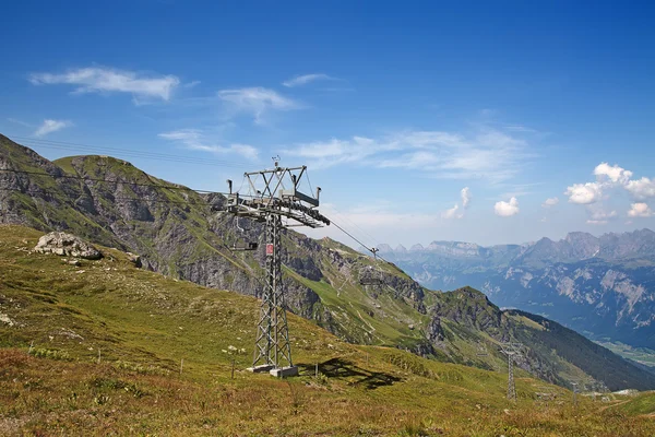 Caminhadas em alpes suíços — Fotografia de Stock