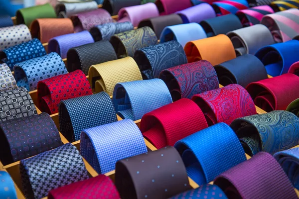 Красочная коллекция галстуков — стоковое фото