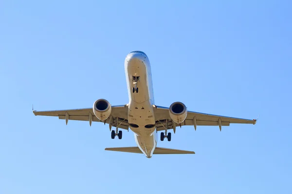 Samolotem, lądując w Zurich airport — Zdjęcie stockowe