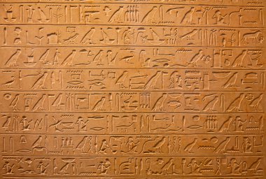 Duvarda Mısır hiyeroglifleri