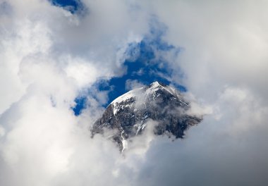 Bulutlu Eiger Dağı 