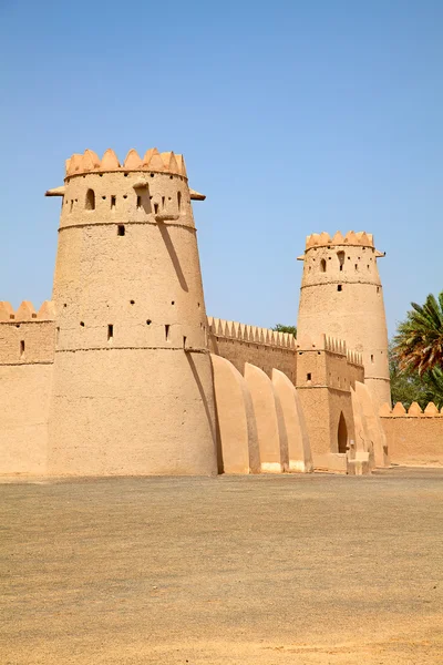Célèbre fort de Jahili dans l'oasis d'Al Ain — Photo
