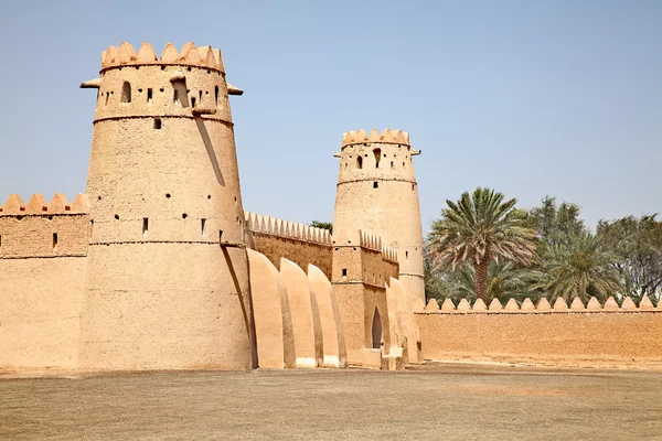 Forte Jahili famoso em oásis Al Ain — Fotografia de Stock