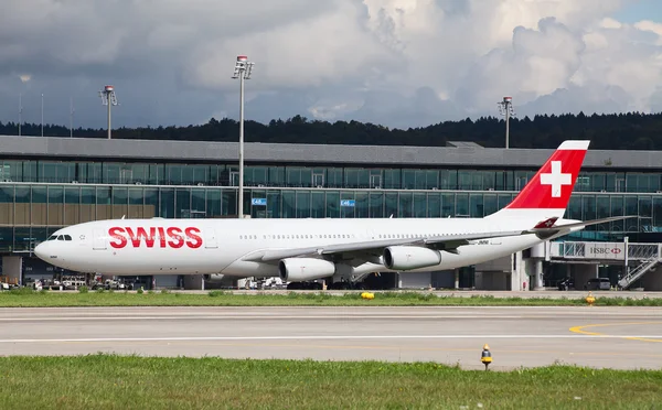 Flugzeuge bereiten sich auf den Start vor — Stockfoto