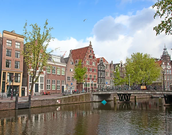 Traditionele huizen van de Amsterdam — Stockfoto