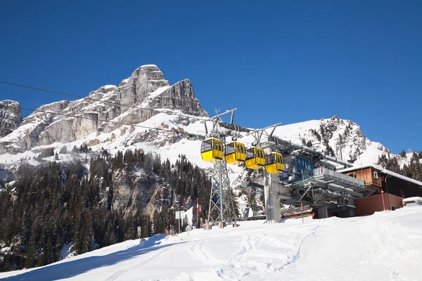 Inverno nos alpes suíços — Fotografia de Stock