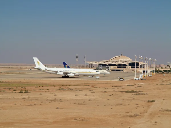 Flugzeuge bereiten sich auf den Start vor — Stockfoto