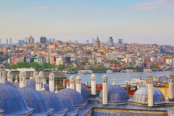 Solnedgång över Golden Horn bay — Stockfoto