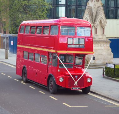 Çift katlı otobüs