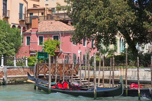 Calles de la antigua ciudad Venecia — Foto de Stock