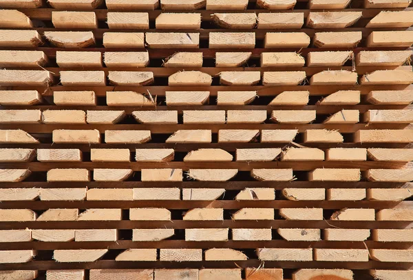 Stapel neuer Holzbolzen — Stockfoto