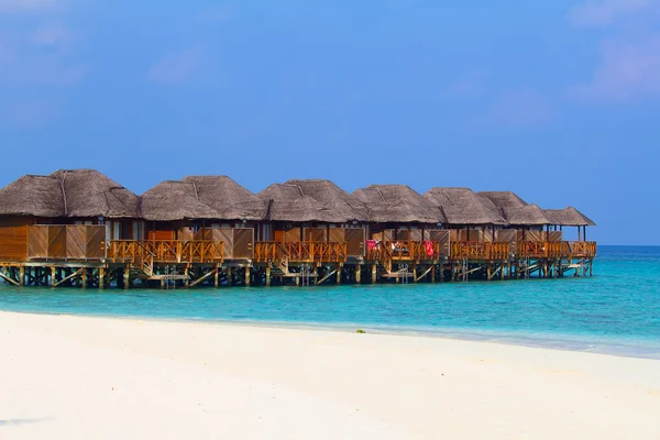 Мальдивский остров в тропиках . — стоковое фото