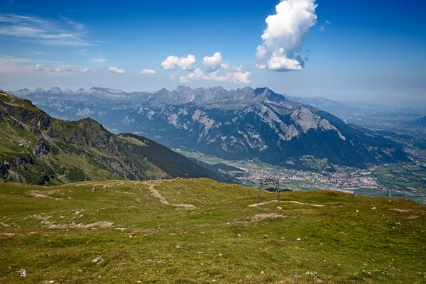 Πεζοπορία στις Άλπεις της Ελβετίας — Φωτογραφία Αρχείου