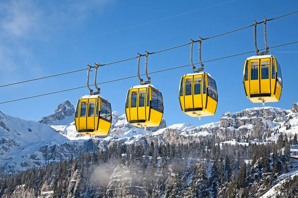 Inverno nos alpes suíços — Fotografia de Stock