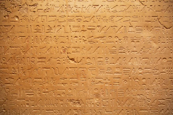 Ägyptische Hieroglyphen an der Wand — Stockfoto