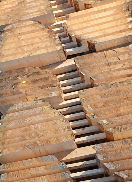 Yeni ahşap Çıtçıt yığını 