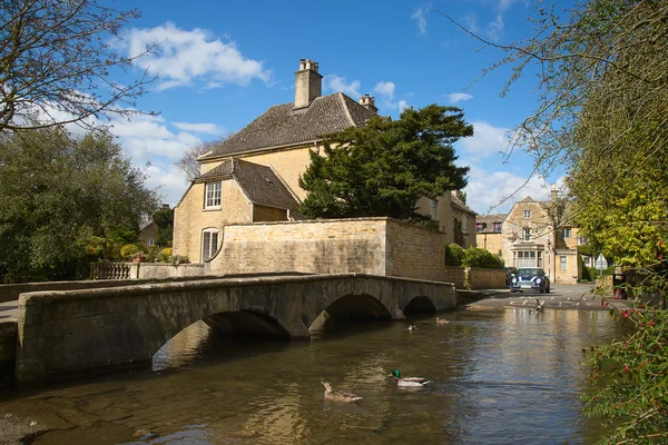 Antiga aldeia "Lower Slaughter" i — Fotografia de Stock