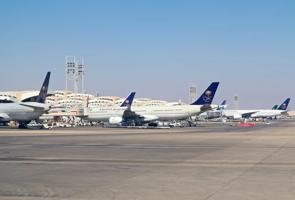 Felkészülés a repülőgépek felszállás: Riyadh — Stock Fotó