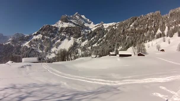 在瑞士斯威斯阿尔卑斯山的冬季 Braunwald Glarus Switzerland — 图库视频影像