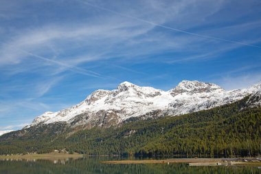 Maloja bölgesi - İsviçre ve İtal 'ı birbirine bağlayan güzel göller, dağlar ve yollar koleksiyonu