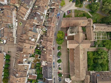 Ren nehrine ve ünlü Munot tahkimatına bakın. Schaffhausen, İsviçre.