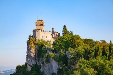 San Marino 'nun antik tahkimatları