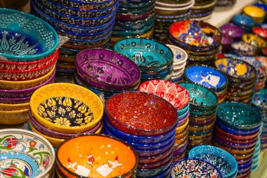 Grand Bazaar 'da geleneksel Türk seramikleri
