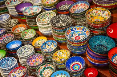 Grand Bazaar 'da geleneksel Türk seramikleri