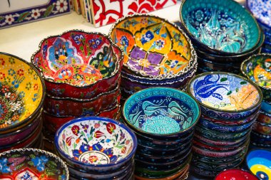 Grand Bazaar 'da geleneksel Türk seramikleri