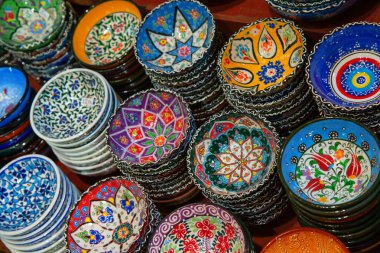 Grand Bazaar 'da geleneksel Türk seramikleri