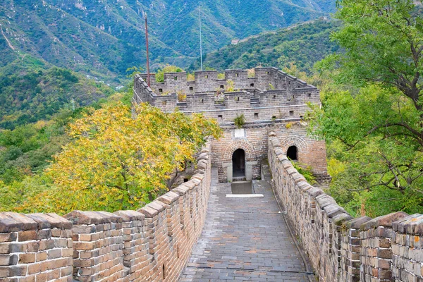 Słynny Wielki Mur Chiński Sekcja Mutianyu Położony Pobliżu Miasta Pekin — Zdjęcie stockowe