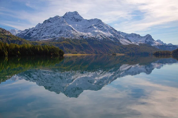 Maloja Bölgesi Sviçre Tal Birbirine Bağlayan Güzel Göller Dağlar Yollar — Stok fotoğraf