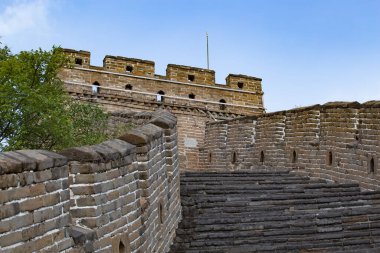 Meşhur Çin Seddi, Mutianyu Bölümü, Pekin şehrinin yakınında yer alıyor.
