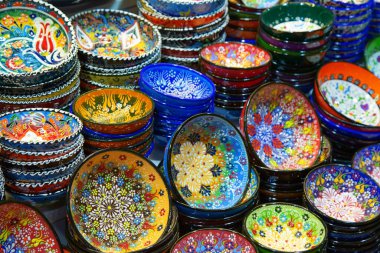 Grand Bazaar 'da geleneksel Türk seramikleri
