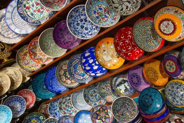 Grand Bazaar 'da geleneksel Türk seramikleri