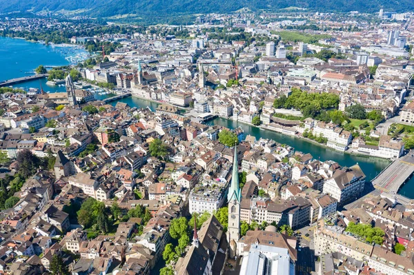 Vista Aérea Rio Limmat Das Famosas Igrejas Zurique Zurique Importante — Fotografia de Stock