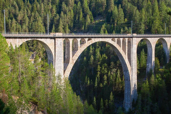 Viaduto Wiesener Famoso Linha Trem Davos Filisur Nos Alpes Suíços — Fotografia de Stock