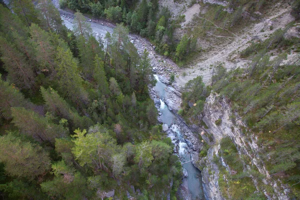 Ünlü Wiesener viyadük hattı Davos - İsviçre Alplerinde Filisur