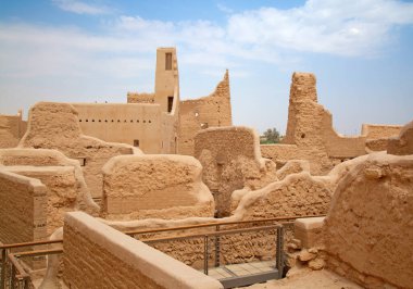 Suudi Arabistan Krallığı Ar Riyad yakınlarındaki eski şehir Diriyah 'ın sokakları