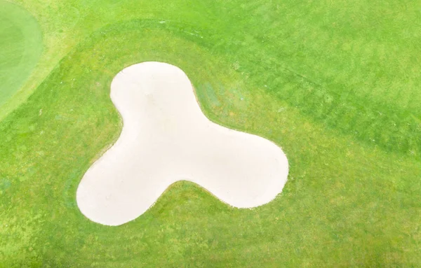 Golfboll Golfbanans Gröna Gräs — Stockfoto