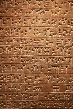 Çivi yazısı ile oyulmuş antik Sümer taşı