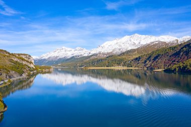 İsviçre ve İtalya 'yı birbirine bağlayan Maloja Geçidi' nin virajlı yolu