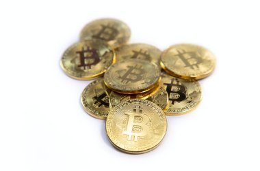 Beyaz arkaplanda bitcoins