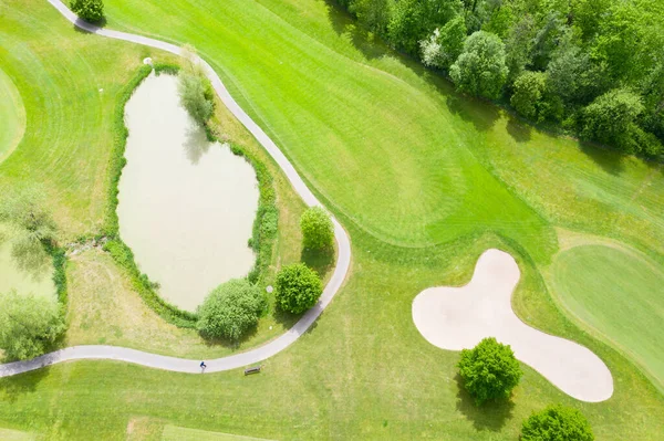 Golfboll Golfbanans Gröna Gräs — Stockfoto