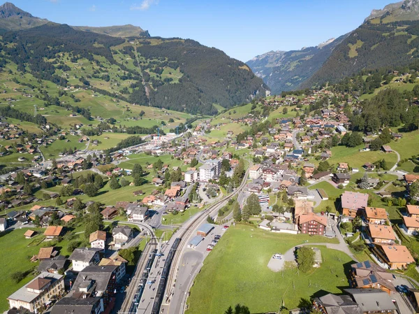 Slavná Obec Grindelwald Švýcarských Alpách Výchozí Bod Pro Výlety Vlakem — Stock fotografie