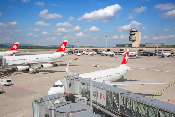 Zurich Settembre Gli Aerei Preparano Decollo Terminal Dell Aeroporto Zurigo — Foto Stock