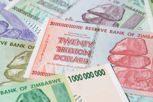 ハイパーインフレ後のジンバブエの銀行券 ロイヤリティフリーのストック画像