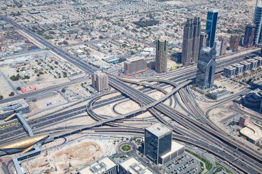 Şehir merkezindeki Dubai 'nin hava görüntüsü. Dubai Birleşik Arap Emirlikleri 'nin en büyük şehridir.