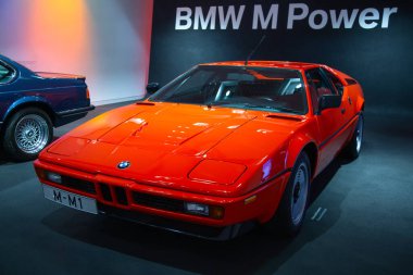 MÜZİK - 20 Nisan 2019 Münih, Almanya 'daki ünlü otomobil üreticisi BMW Genel Merkezi ve Müzesi. 