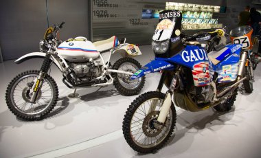 MÜZİK - 20 Nisan 2019 Münih, Almanya 'daki ünlü otomobil üreticisi BMW Genel Merkezi ve Müzesi. 